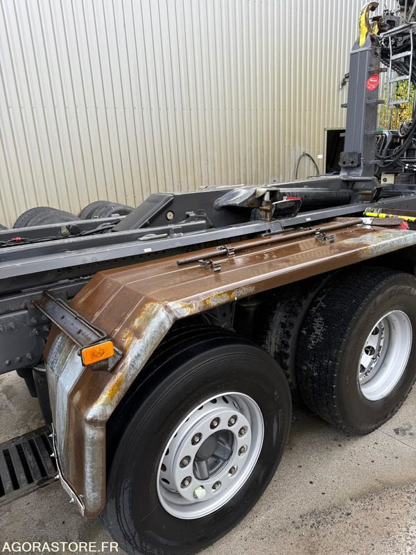 Abrollkipper Renault porteur C460 Ampliroll Grue 6x2 remorquant