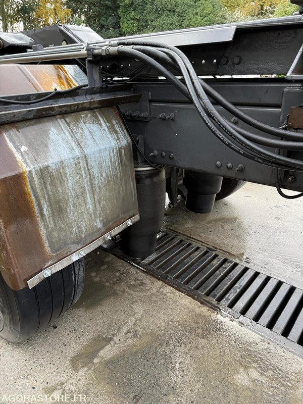 Abrollkipper Renault porteur C460 Ampliroll Grue 6x2 remorquant