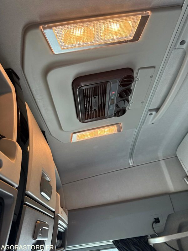 Abrollkipper Renault porteur C460 Ampliroll Grue 6x2 remorquant