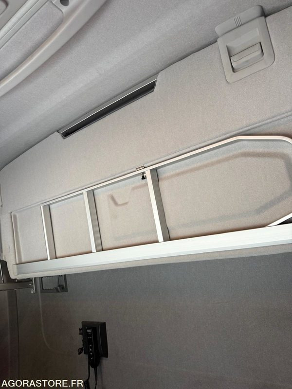 Abrollkipper Renault porteur C460 Ampliroll Grue 6x2 remorquant