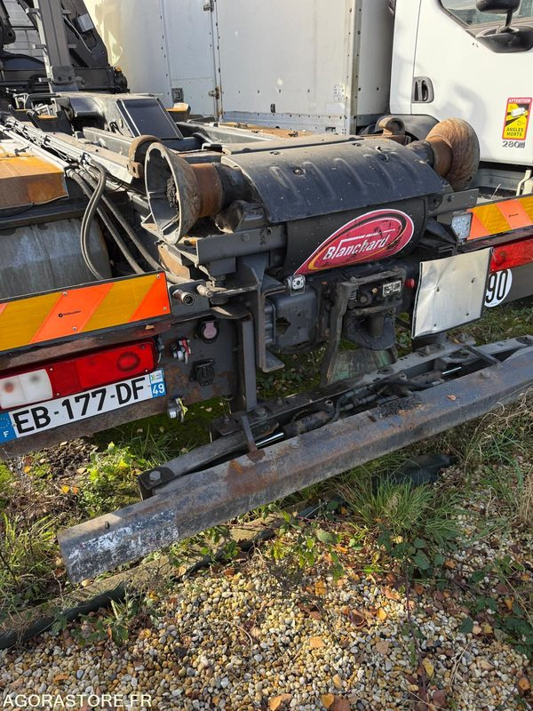 Abrollkipper Renault porteur C460 Ampliroll Grue 6x2 remorquant