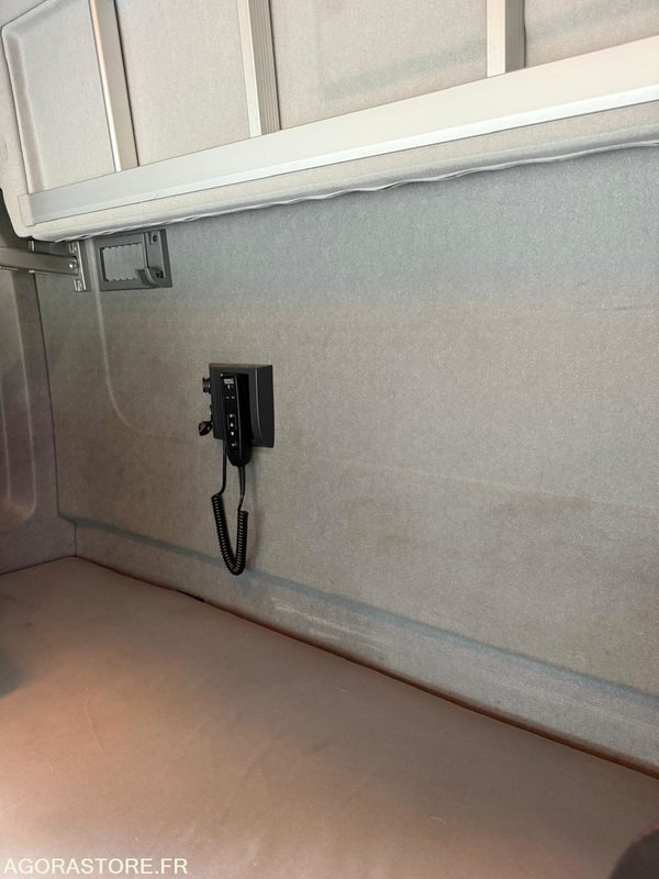 Abrollkipper Renault porteur C460 Ampliroll Grue 6x2 remorquant