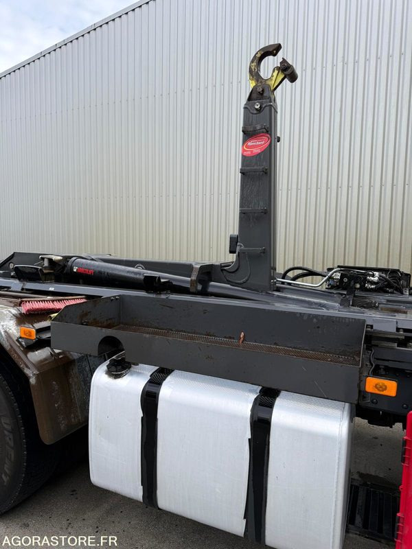 Abrollkipper Renault porteur C460 Ampliroll Grue 6x2 remorquant