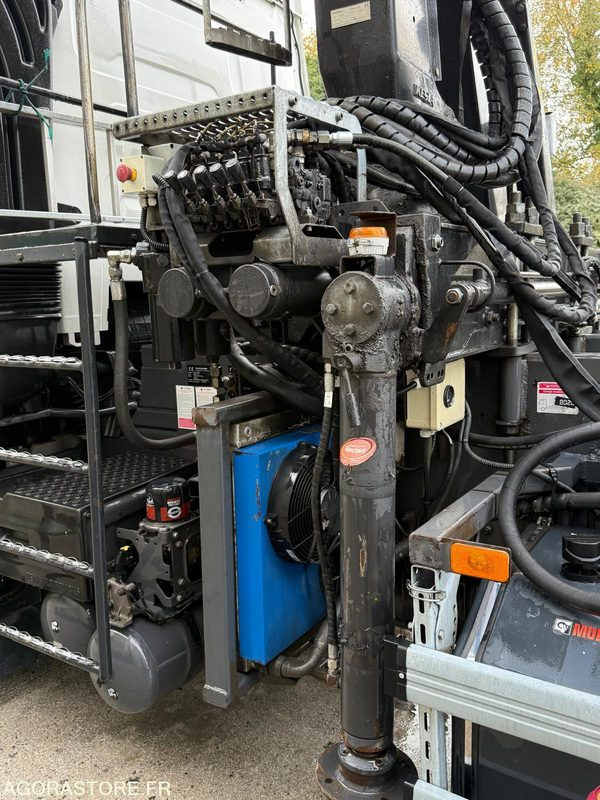 Abrollkipper Renault porteur C460 Ampliroll Grue 6x2 remorquant