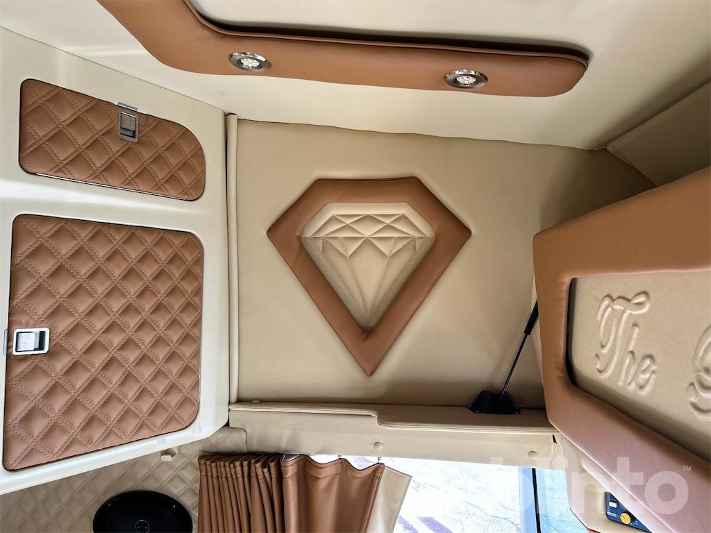 Abrollkipper SCANIA R560LB 8X4 med HIAB 24T krok