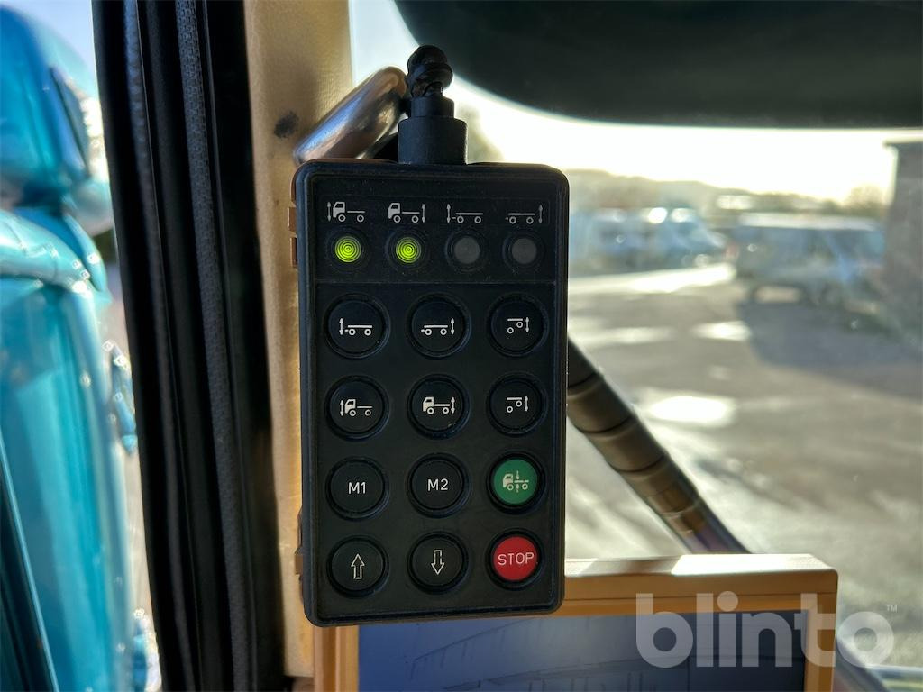 Abrollkipper SCANIA R560LB 8X4 med HIAB 24T krok