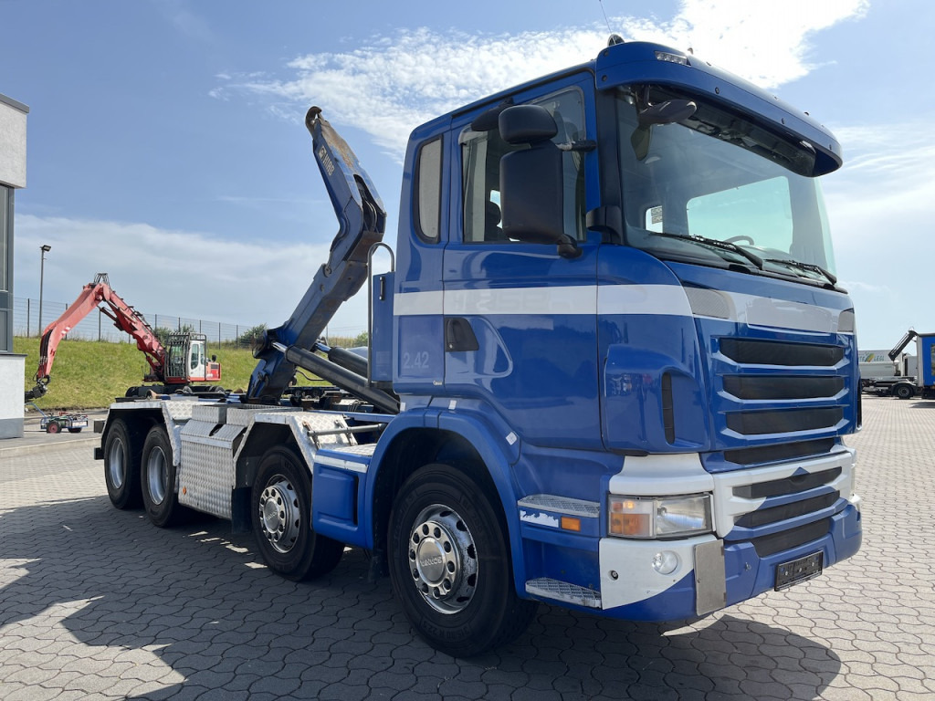Abrollkipper Scania G440 8x4  Multilift Abrollkipper mit Container