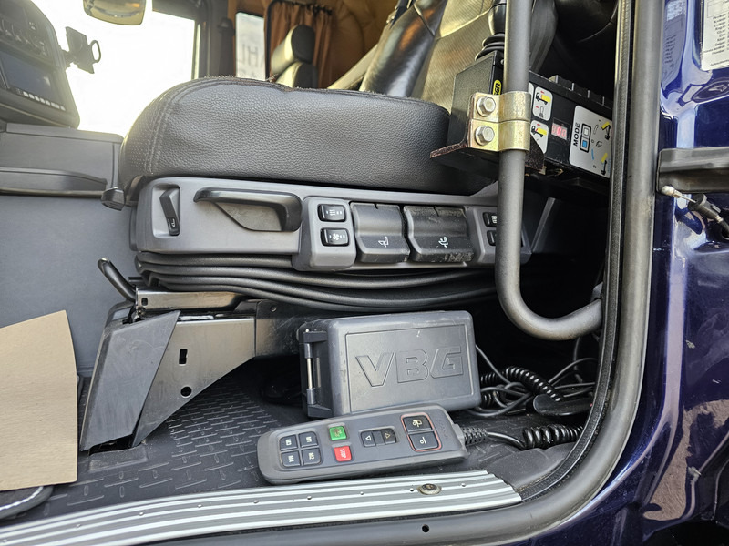 Abrollkipper Scania G490 8x4*4 / PALFINGER CRANE + HOOKLIFT