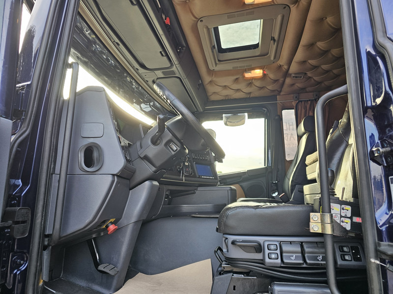 Abrollkipper Scania G490 8x4*4 / PALFINGER CRANE + HOOKLIFT