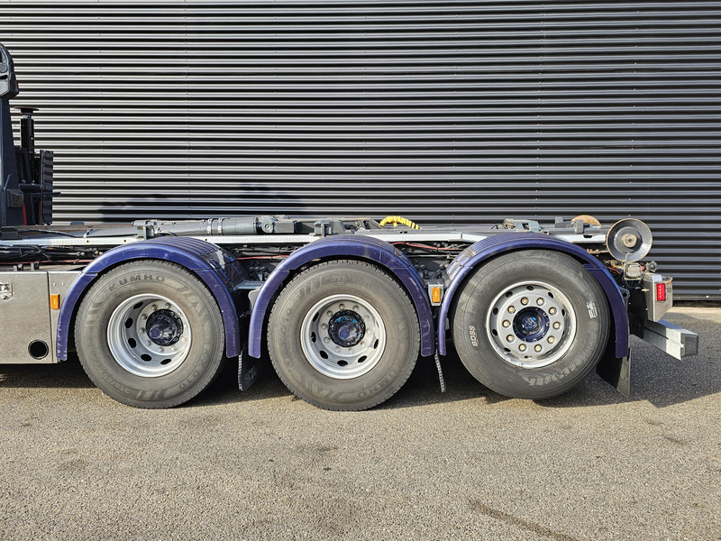 Abrollkipper Scania G490 8x4*4 / PALFINGER CRANE + HOOKLIFT