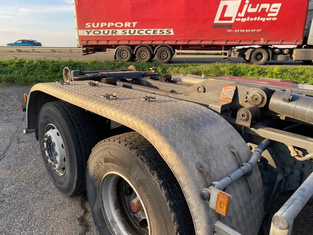 Abrollkipper Scania P360/HYVALIFT/HIAB 144B a réparer