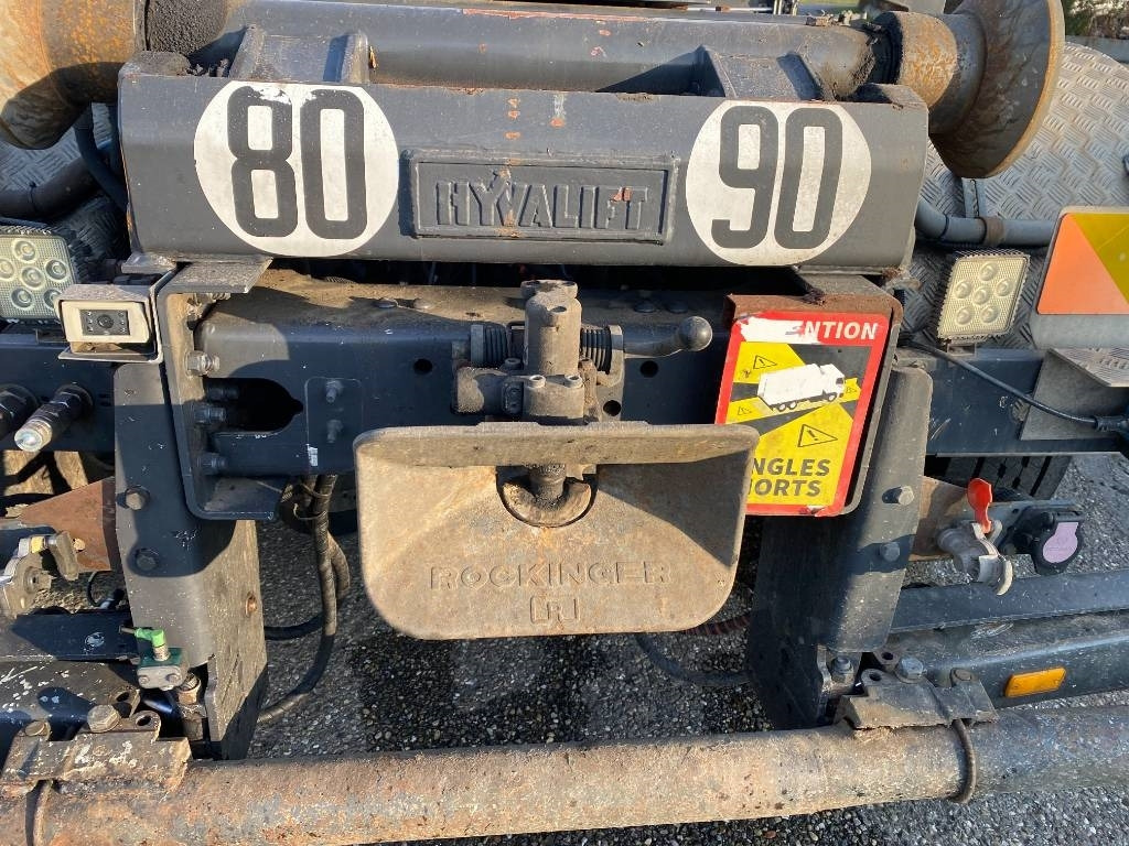 Abrollkipper Scania P360/HYVALIFT/HIAB 144B a réparer