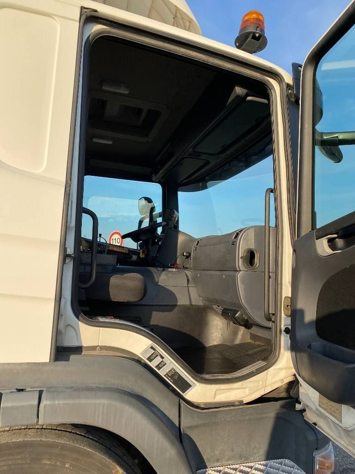 Abrollkipper Scania P360/HYVALIFT/HIAB 144B a réparer