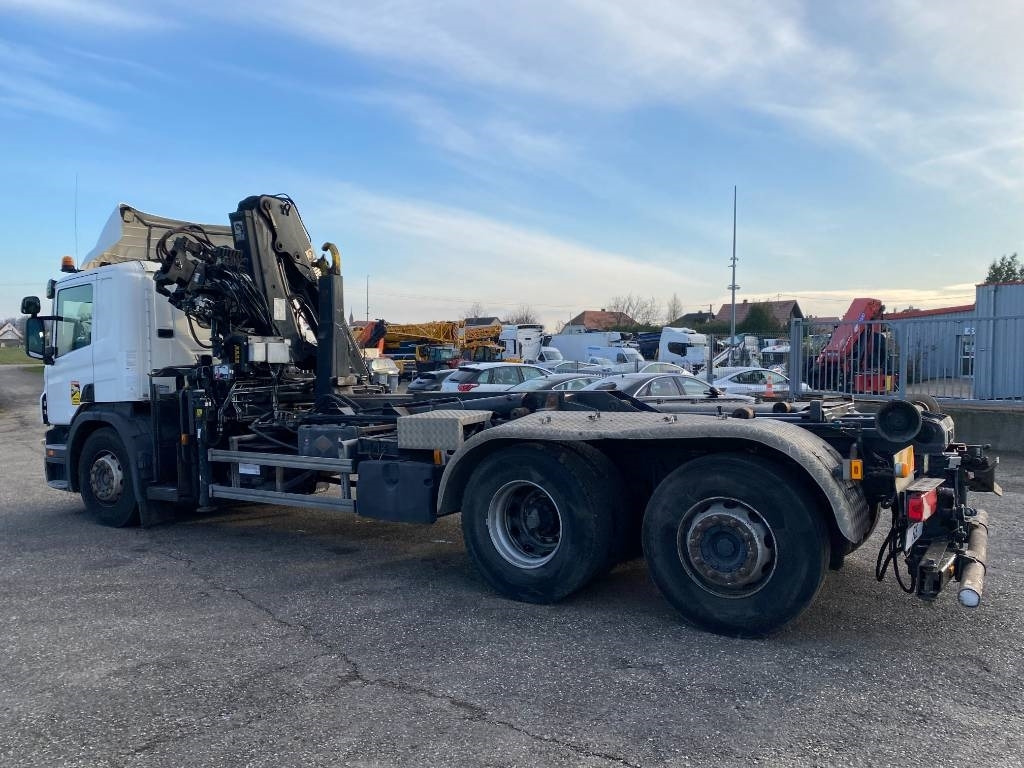 Abrollkipper Scania P360/HYVALIFT/HIAB 144B a réparer
