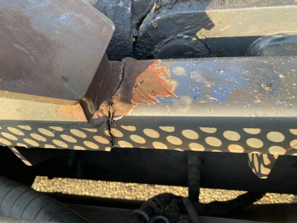 Abrollkipper Scania P360/HYVALIFT/HIAB 144B a réparer