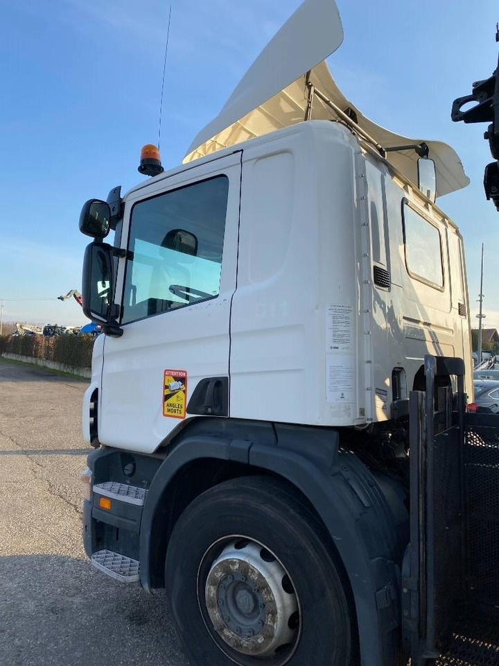 Abrollkipper Scania P360/HYVALIFT/HIAB 144B a réparer