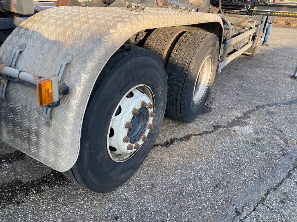 Abrollkipper Scania P360/HYVALIFT/HIAB 144B a réparer