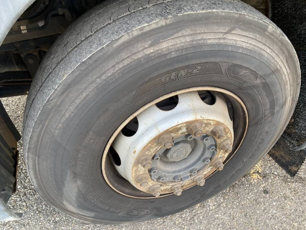 Abrollkipper Scania P360/HYVALIFT/HIAB 144B a réparer