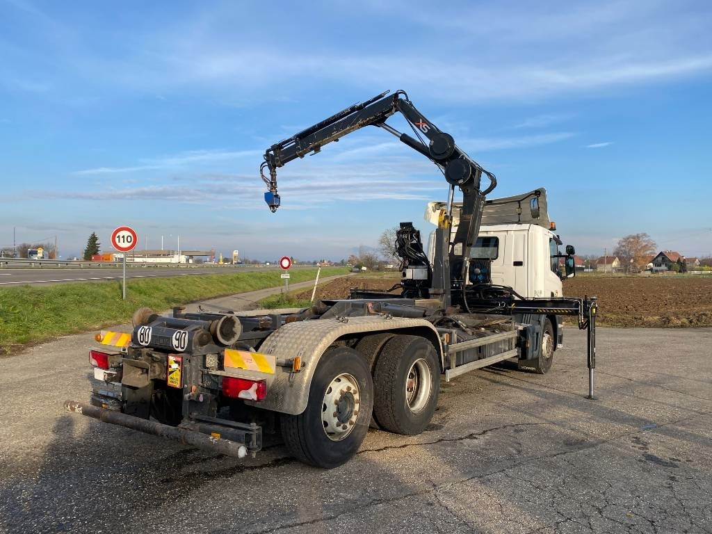Abrollkipper Scania P360/HYVALIFT/HIAB 144B a réparer
