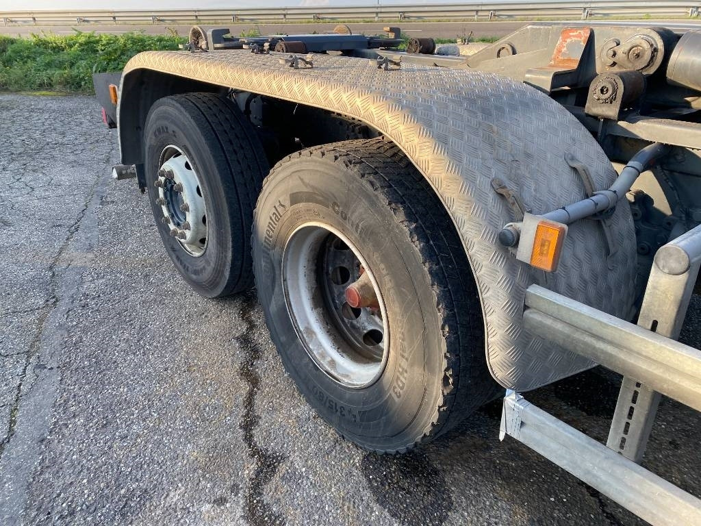 Abrollkipper Scania P360/HYVALIFT/HIAB 144B a réparer