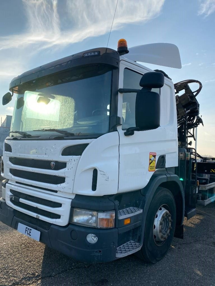 Abrollkipper Scania P360/HYVALIFT/HIAB 144B a réparer