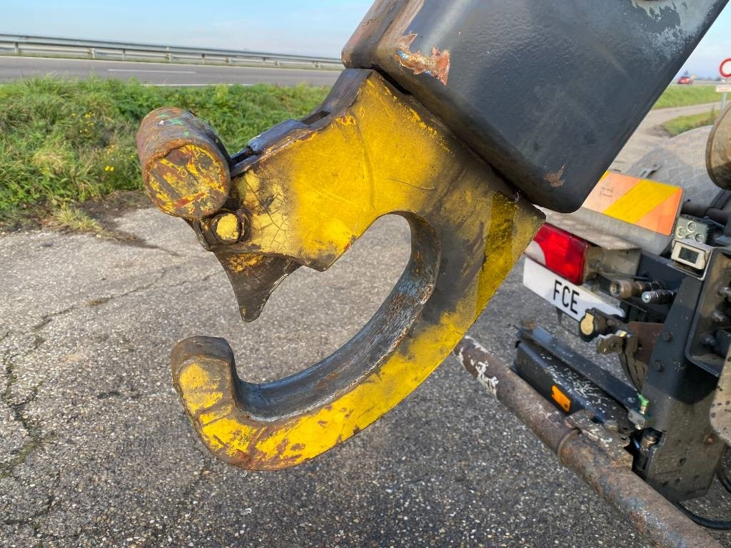 Abrollkipper Scania P360/HYVALIFT/HIAB 144B a réparer