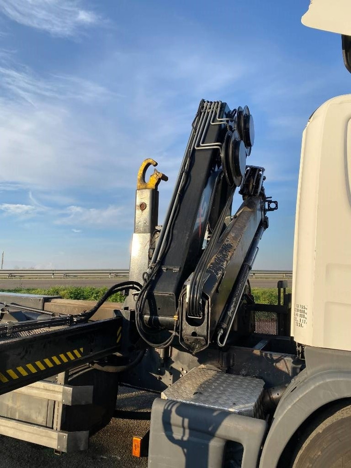 Abrollkipper Scania P360/HYVALIFT/HIAB 144B a réparer