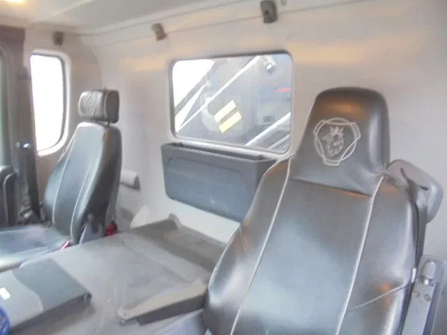 Abrollkipper Scania P370 8X2 HAAK + KRAAN NL TRUCK LOW KM