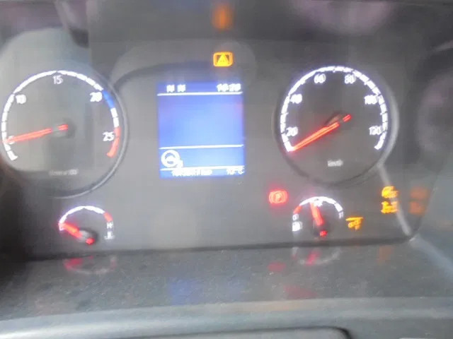 Abrollkipper Scania P370 8X2 HAAK + KRAAN NL TRUCK LOW KM