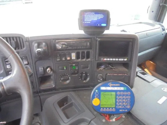 Abrollkipper Scania P370 8X2 HAAK + KRAAN NL TRUCK LOW KM