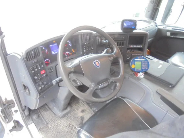 Abrollkipper Scania P370 8X2 HAAK + KRAAN NL TRUCK LOW KM