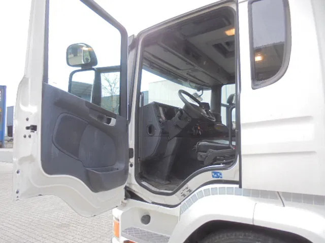 Abrollkipper Scania P370 8X2 HAAK + KRAAN NL TRUCK LOW KM