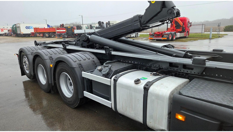 Abrollkipper Scania P400 8X4*4 Retarder