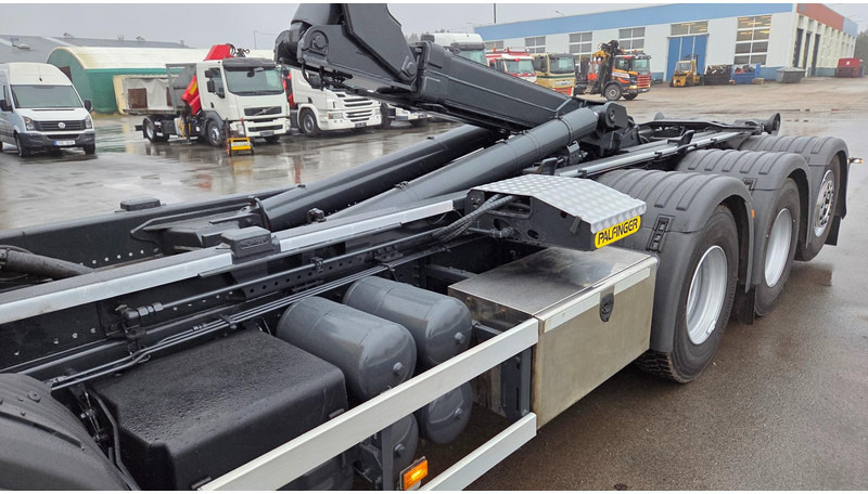 Abrollkipper Scania P400 8X4*4 Retarder