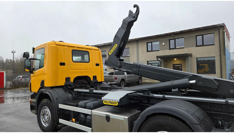 Abrollkipper Scania P400 8X4*4 Retarder