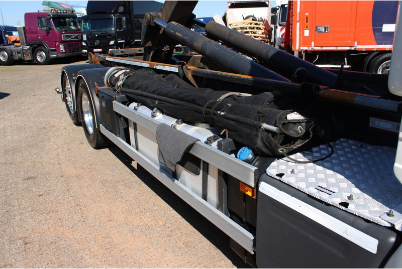 Abrollkipper Scania R450 + Euro 6 + Hook system + 6x2 + Discounted from 58.950,-