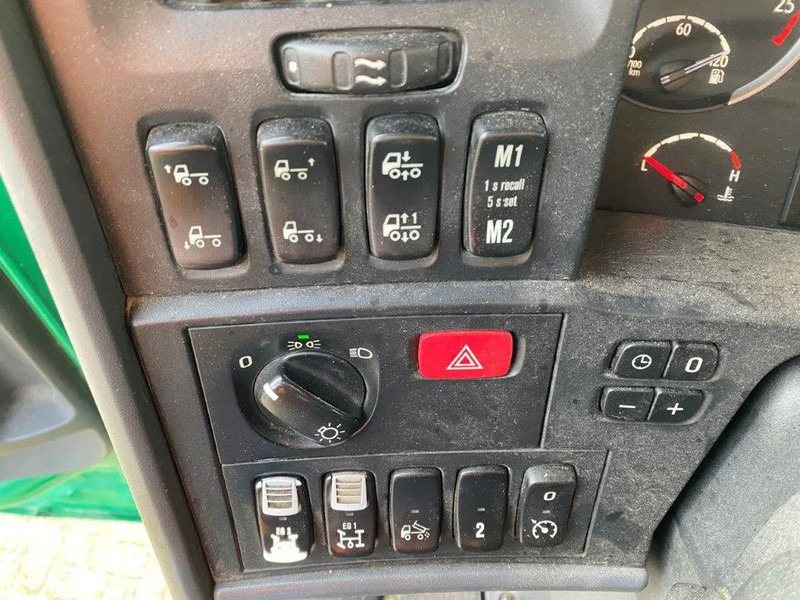 Abrollkipper Scania R520 V8 / 8X4 / BIG AXLE / AJK HOOKLIFT 30TON / LIFT+LENKACHSE / NAVI / LEATHER / FULL-AIR / AUTOMATIC / EURO-6 / 2015