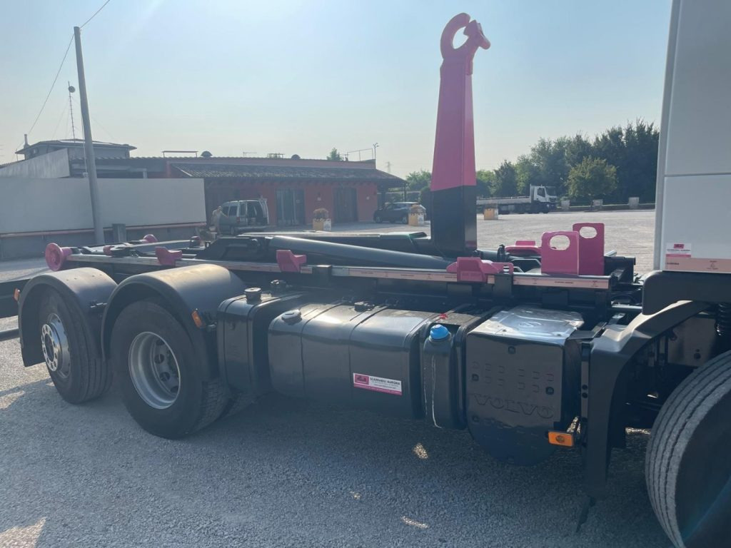 Abrollkipper VOLVO FM9 SCARRABILE