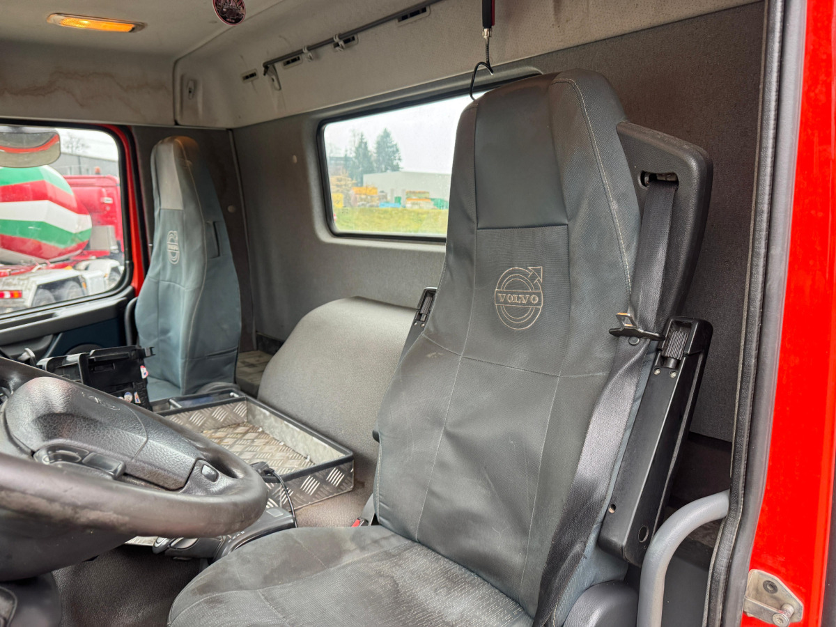 Abrollkipper VOLVO FMX-500 8x4 Hiab 26T