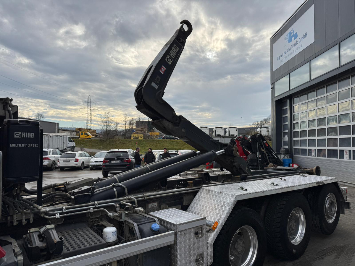 Abrollkipper VOLVO FMX-500 8x4 Tridem Hiab 26T