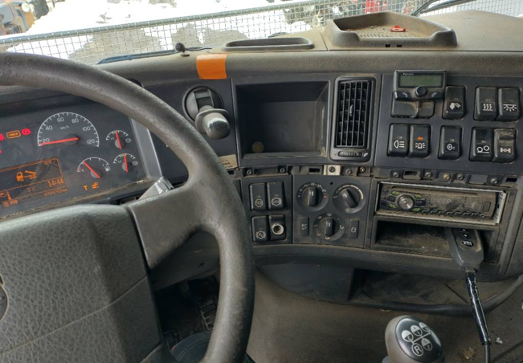 Abrollkipper Volvo FH13 6x2 koukkulaite+Atlas 165 nosturi radio