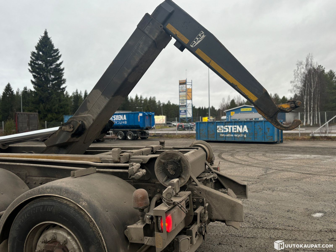Abrollkipper Volvo FH16 hooklift truck. 2010, Kalajoki