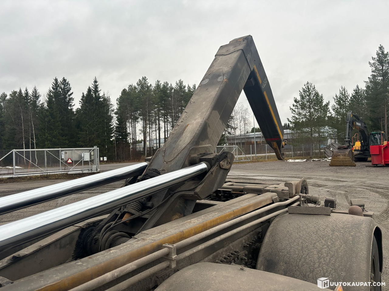 Abrollkipper Volvo FH16 hooklift truck. 2010, Kalajoki