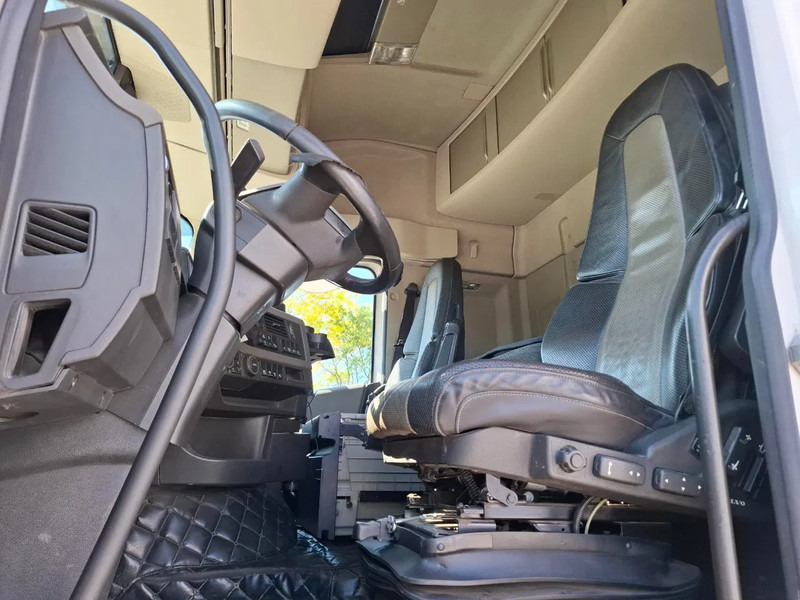 Abrollkipper Volvo FH4-500 / VEB+ / HOOK 22 TON / LIFT+LENKACHSE / TUV:02-02-2026 / FULL-AIR / LWDS / NAVI / ALCOA / AUTOMATIC / EURO-6 / 2017
