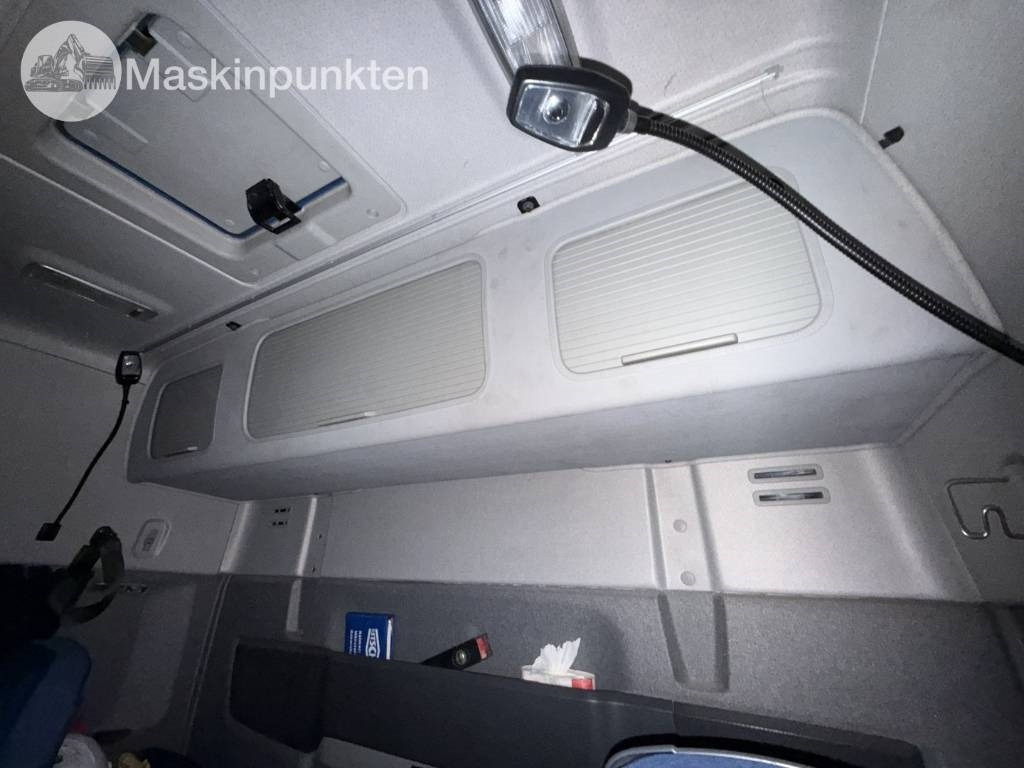 Abrollkipper Volvo FH lastväxlare med flak