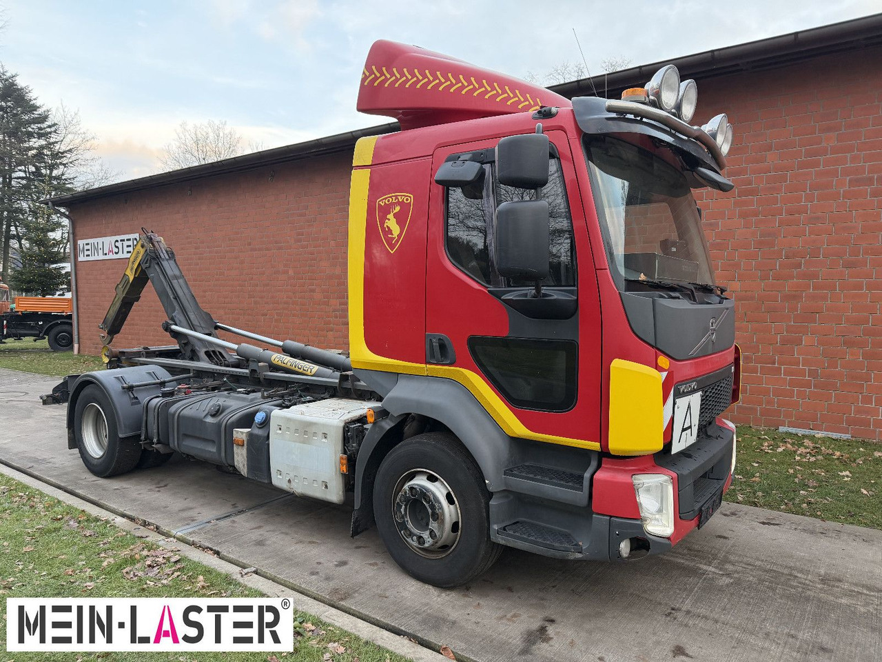 Abrollkipper Volvo FL 250 Palfinger T10Duo City + StandardContainer