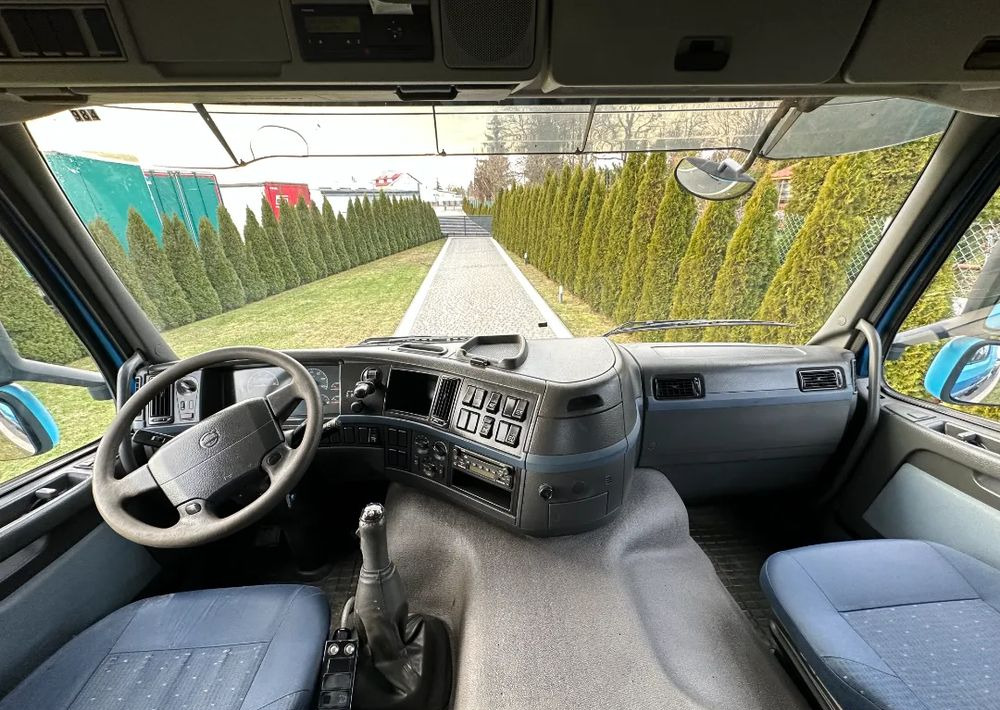 Abrollkipper Volvo FM 400 HAKOWIEC 6X4