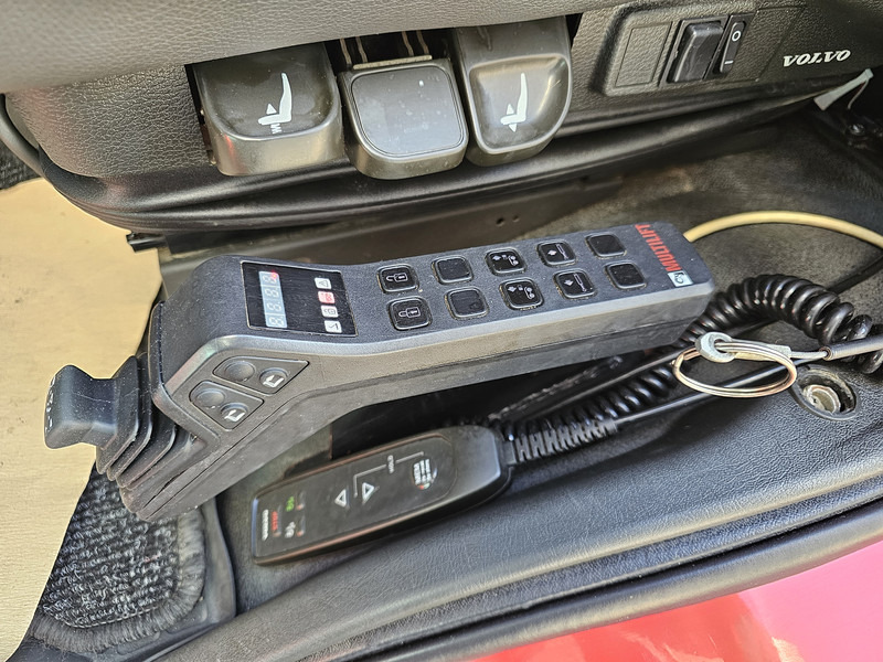 Abrollkipper Volvo FM 420 8x2 / HIAB HOOKLIFT + 30 t/m CRANE - KRAN