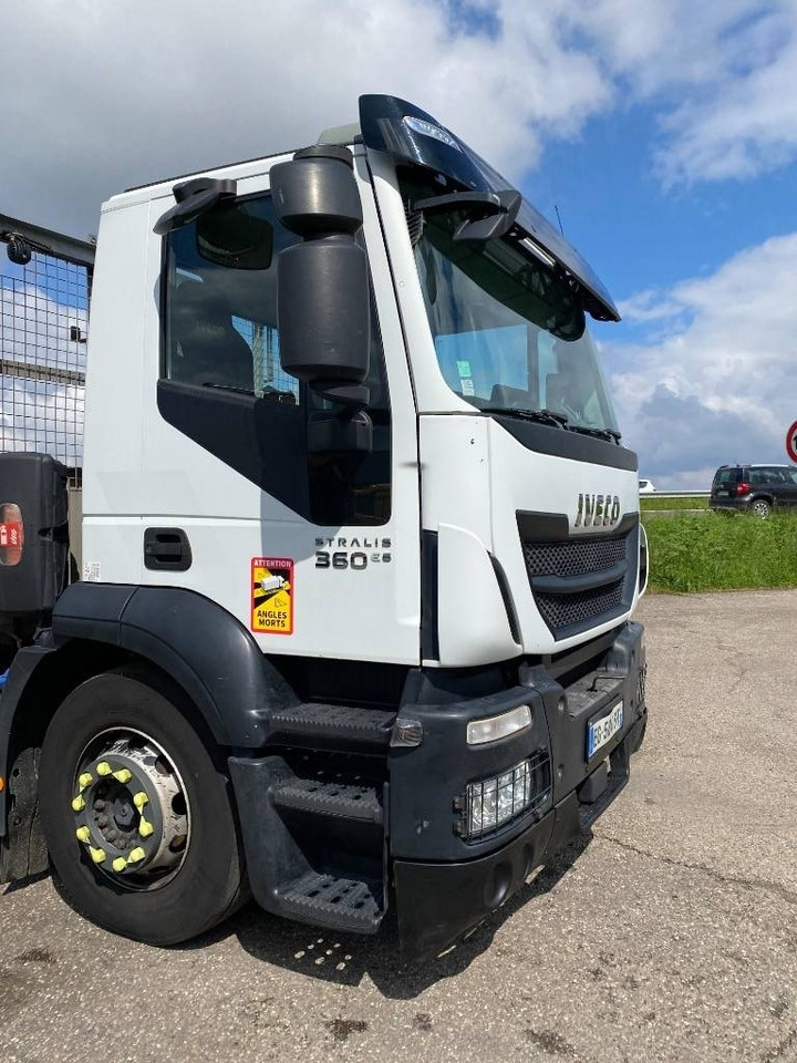 Autotransporter LKW Iveco STRALIS 360 e6 A Réparer