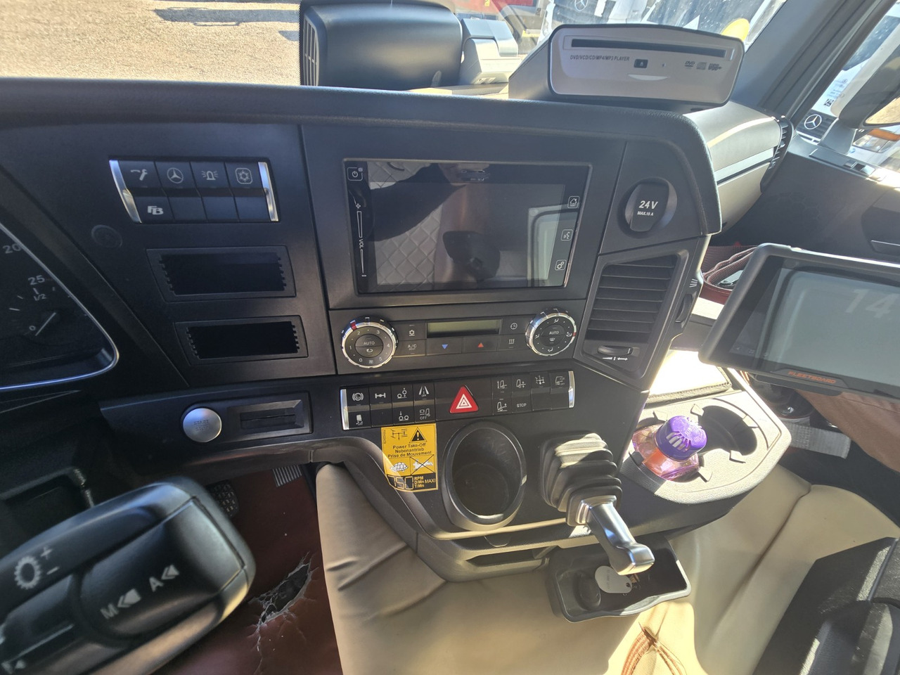 Autotransporter LKW MERCEDES-BENZ 2353